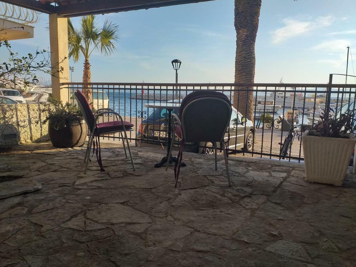 Harbour-Side Apartment With Beautiful Terrace Podgora Exteriör bild